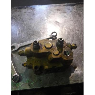 Komatsu Original 420-3 Steering Valve