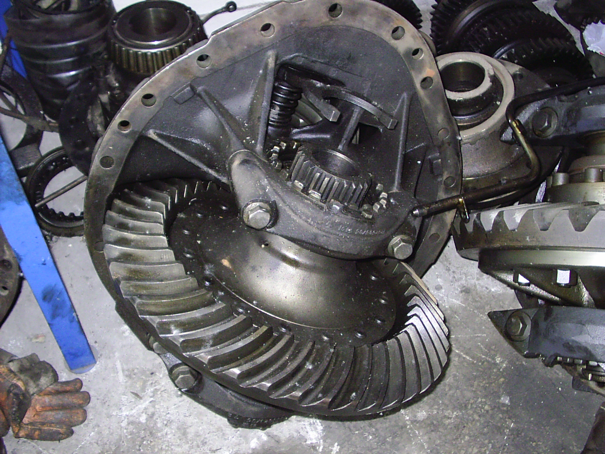 Man, Daf, Volvo, Scania, Renault, Iveco, ZF transmission and spare parts