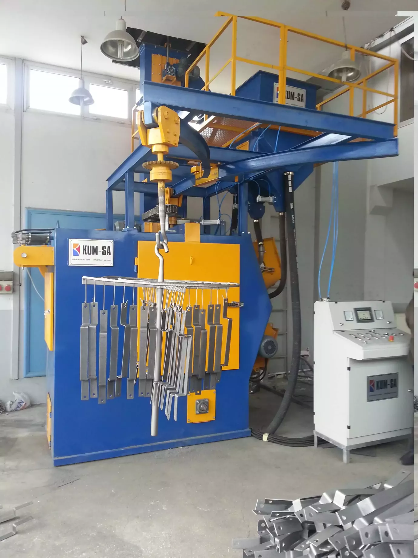 HANGING SANDBLASTING MACHINE