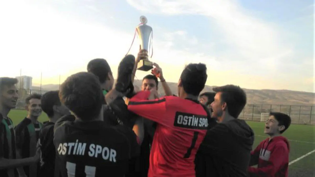 Sezonun İlk Kupası U 16'dan