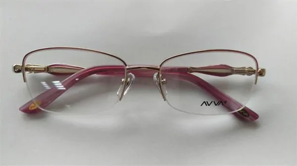 AV004