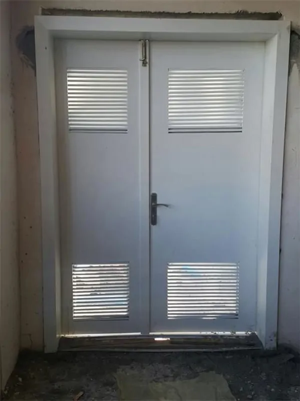 Menfezli Yangın Çıkış Kapısı