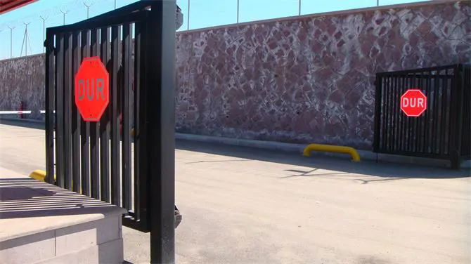 Swing door