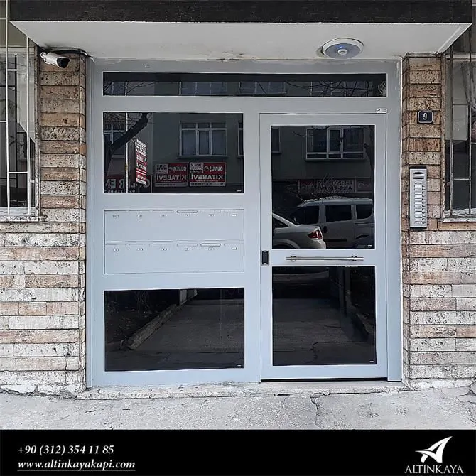 Apartman Giriş Kapısı