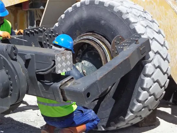 İş Makineleri Lastikleri