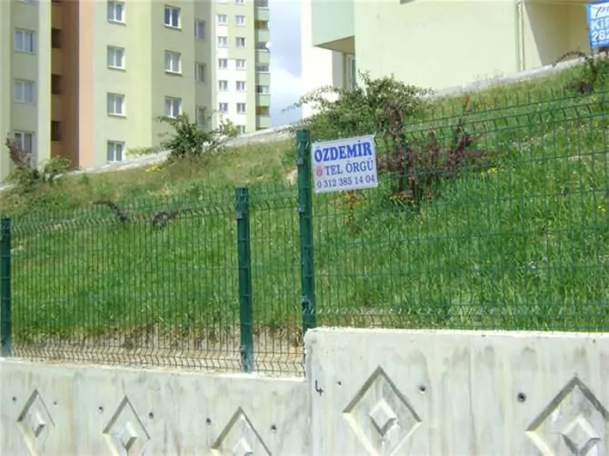 Wall-mounted Fences