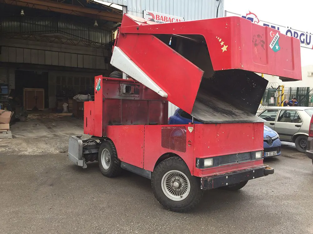 ICE SKATING RINK REPAIR VEHICLE REVISION - ZAMBON