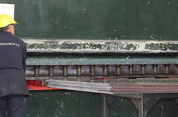 CNC GUILLOTINE CUTTING