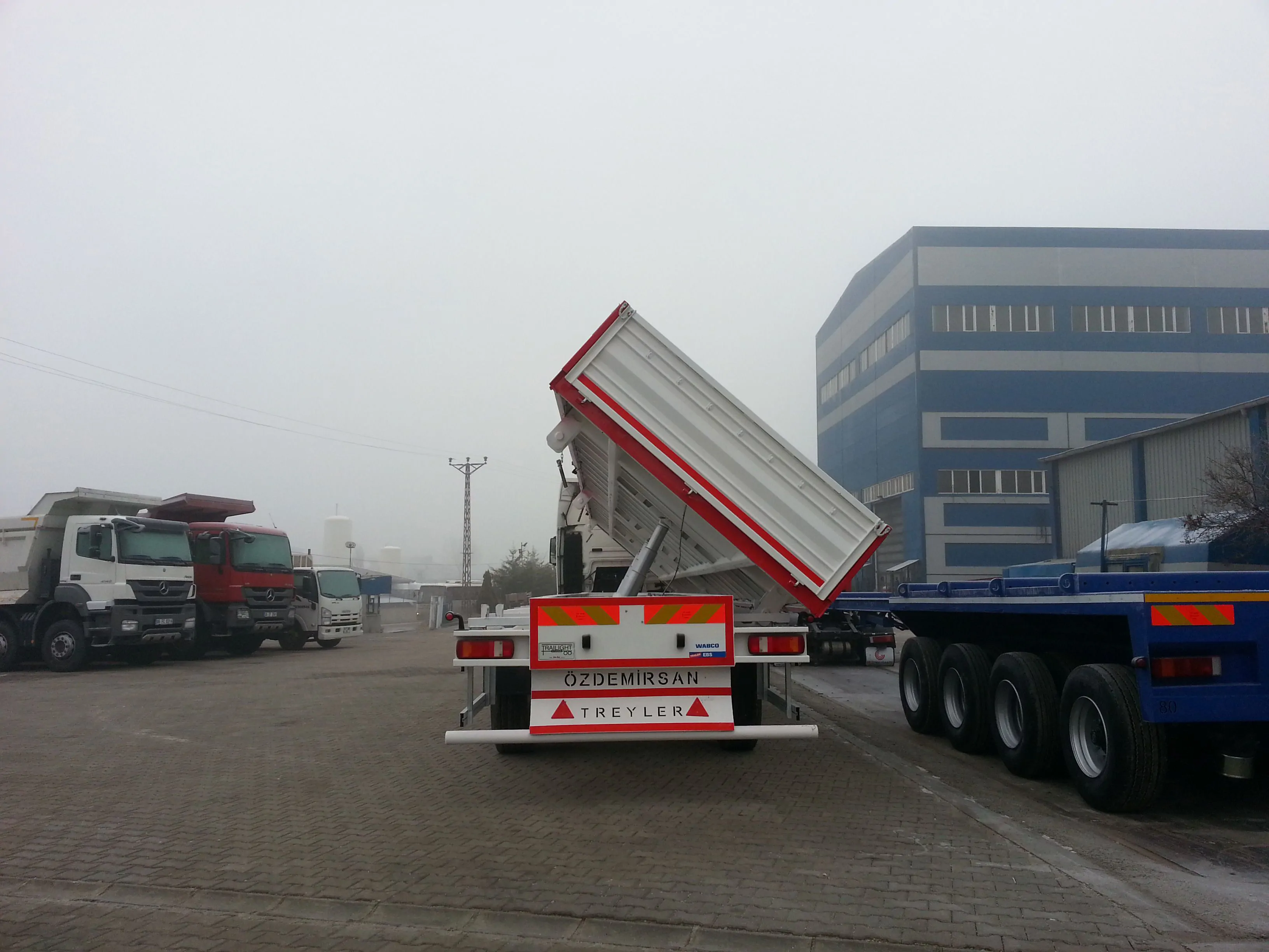 Tilting Pilot Trailer