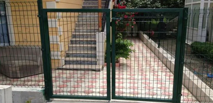 Swing door