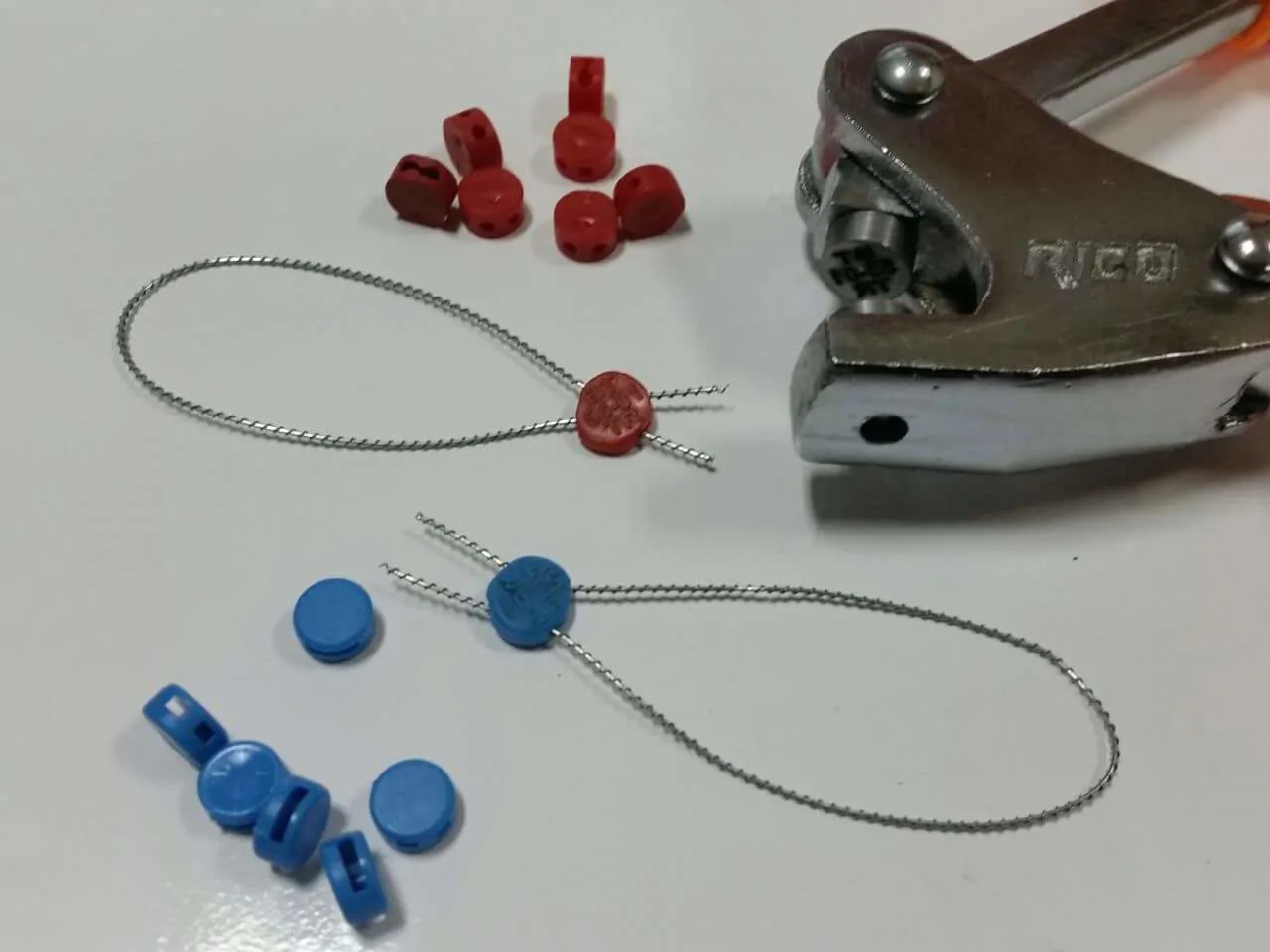 PLASTIC SQUEEZE (HANGING SEAL)